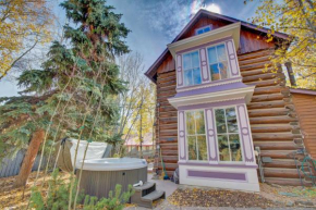 National Landmark Breck Log Cabin, Walk to Main St